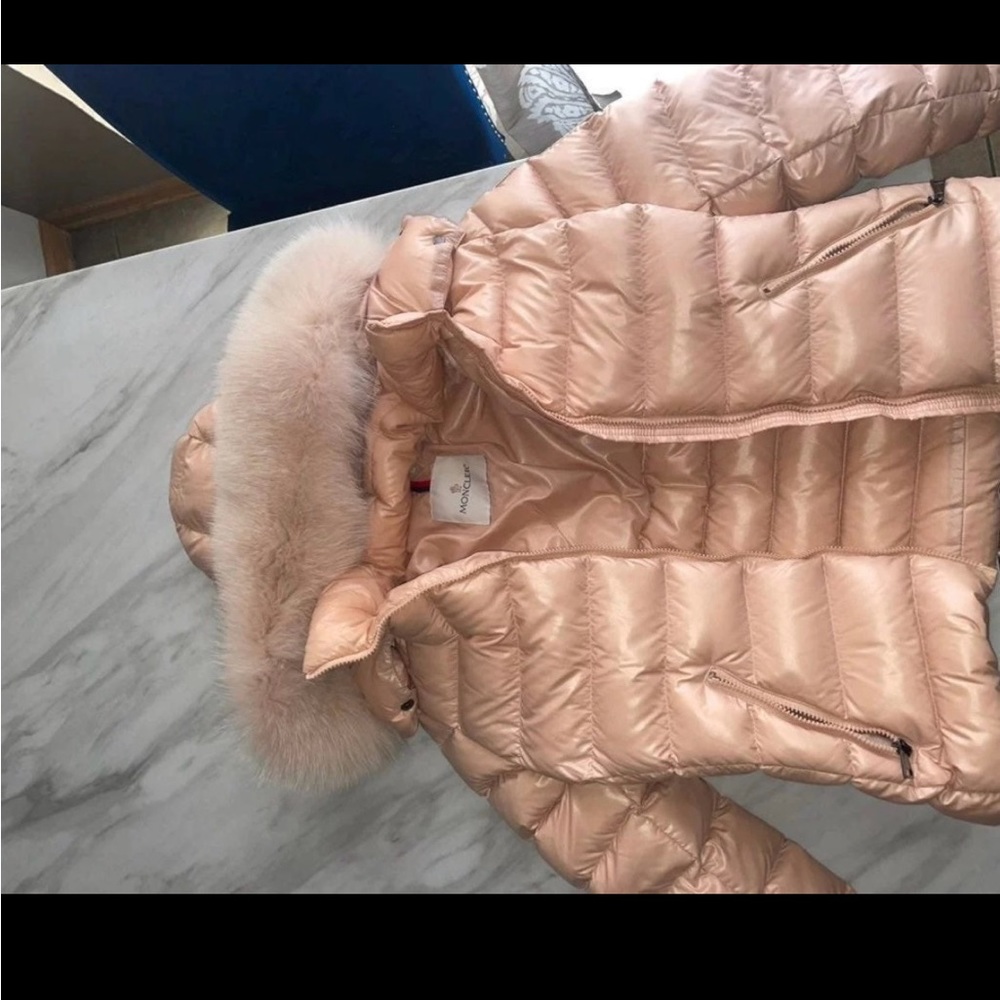 Moncler bady fur size 1 and it’s very warm